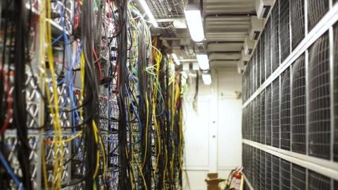 7 Ways Power Cables Affect Data Center Performance and Uptime